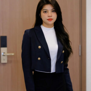 ao-vest-nu-dai-tay-dang-croptop-am-ap-cho-mua-thu-dong