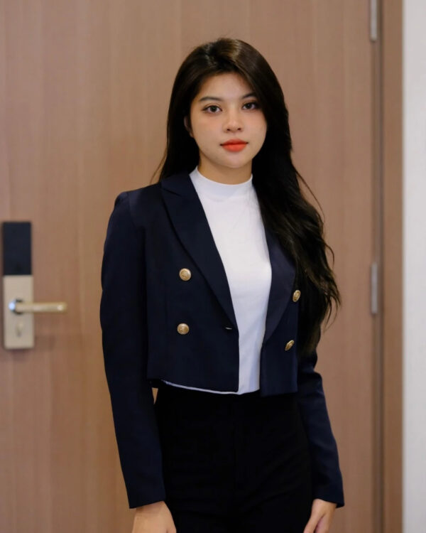ao-vest-nu-dai-tay-dang-croptop-am-ap-cho-mua-thu-dong