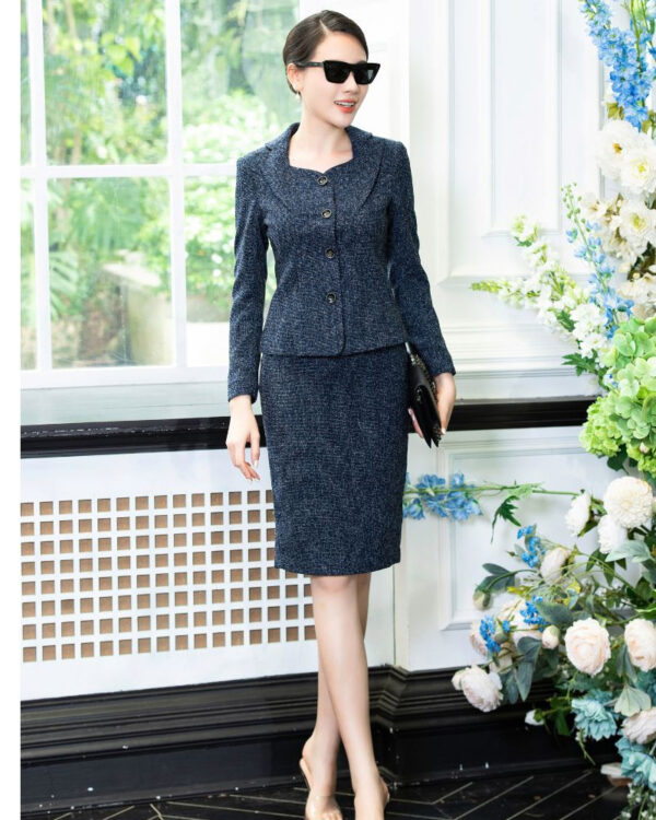 ao-vest-nu-dang-om-vai-da-mau-xanh-navy-thanh-lich-1
