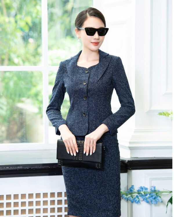 ao-vest-nu-dang-om-vai-da-mau-xanh-navy-thanh-lich