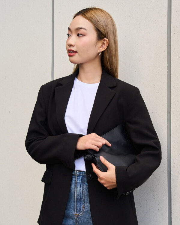 ao-vest-nu-dang-oversize-phong-khoang-ca-tinh