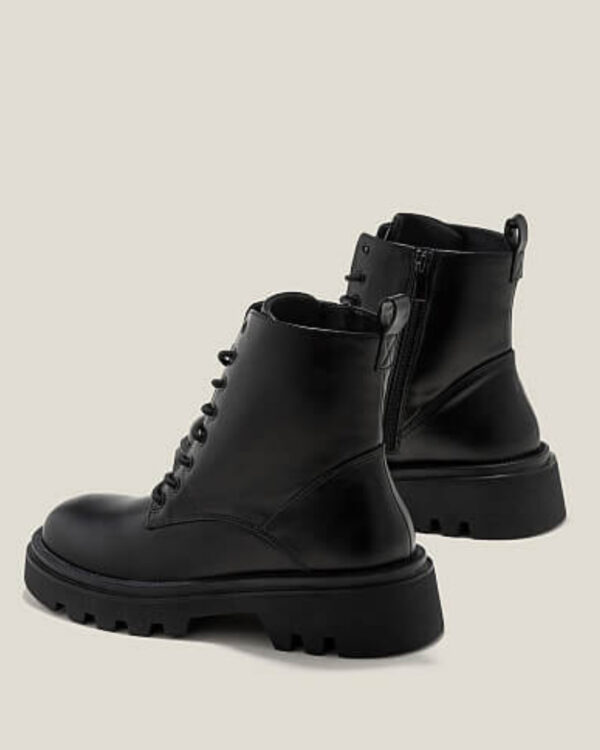 combat-boots-cao-co-de-chunky-mau-den-nang-tam-khi-chat-2
