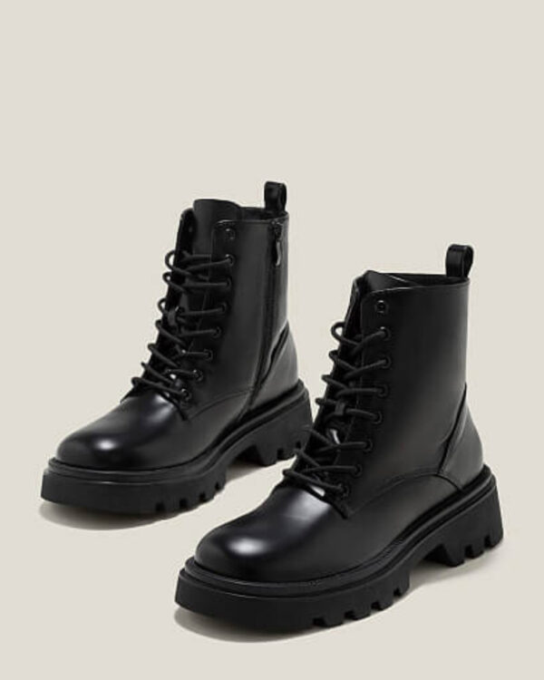 combat-boots-cao-co-de-chunky-mau-den-nang-tam-khi-chat