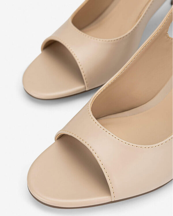 giay-sandals-block-heel-cut-out-mau-be-nhe-nhang-1