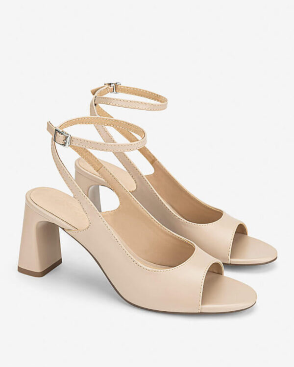 giay-sandals-block-heel-cut-out-mau-be-nhe-nhang-2