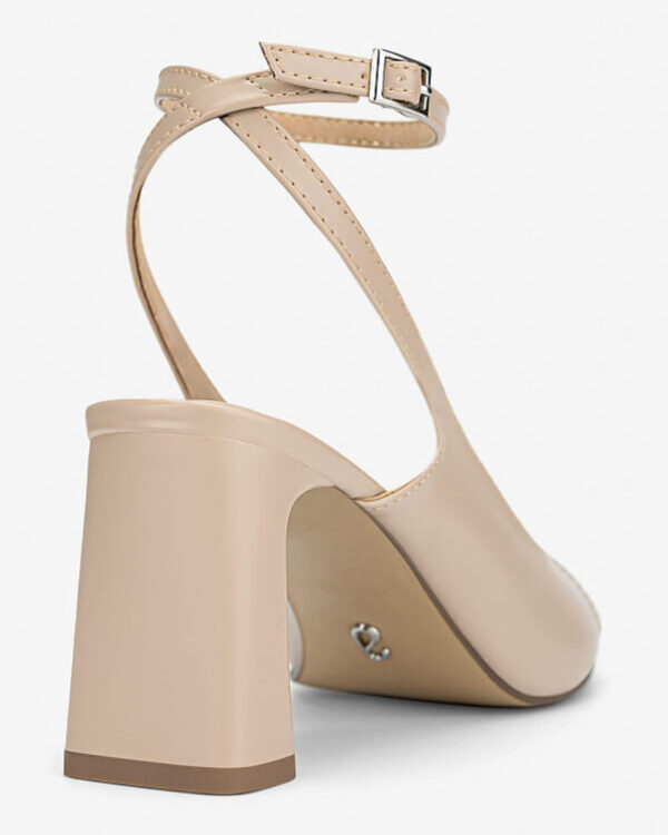 giay-sandals-block-heel-cut-out-mau-be-nhe-nhang